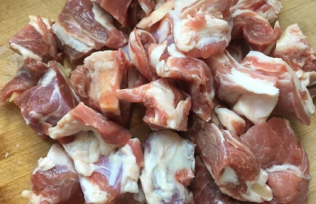 新疆博乐三和市场：近期，猪肉、牛羊肉、鸡蛋、白条鸡价格下跌